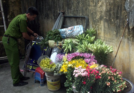 Một cửa hàng để xe không đúng quy định bị xử lý