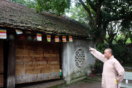 Mái ngói chùa Diện Hựu bị hư hỏng từ nhiều năm trước