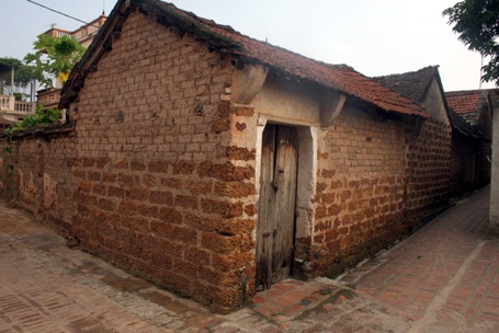 Những ngôi nhà kéo du khách đến làng cổ Đường Lâm