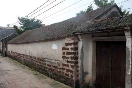 Những ngôi nhà kéo du khách đến làng cổ Đường Lâm