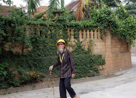 Làng cổ Đường Lâm được cải tạo, xây nhà mới - 2 Người dân Đường Lâm tự hào nhưng cũng khốn khổ vì di tích