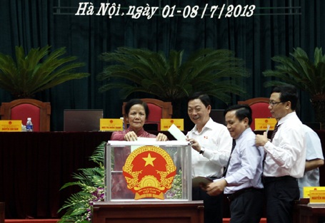 Đại biểu HĐND Hà Nội bỏ phiếu tín nhiệm 18 chức danh