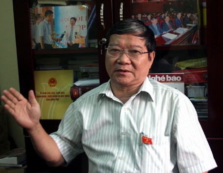 “Lấy phiếu tín nhiệm năm nào cũng vỗ tay thì phải xem lại!”