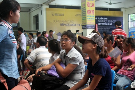 Những ngày này nhà xe tất bật phục vụ các thí sinh