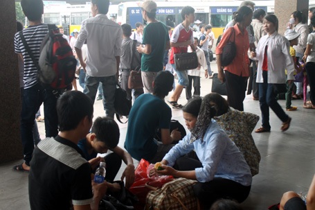 Những ngày này nhà xe tất bật phục vụ các thí sinh