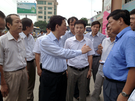 Ông Thảo chỉ đạo các sở ngành xử lý tình trạng quá tải ở bến xe Mỹ Đình