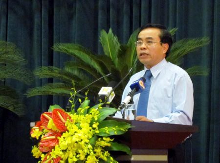 Phó Chủ tịch UBND thành phố Hà Nội Nguyễn Huy Tưởng trả lời chất vấn