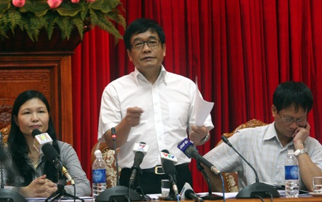 Giám đốc Công ty TNHH MTV Nước sạch Hà Nội Nguyễn Như Hải trình bày phương án tăng giá nước