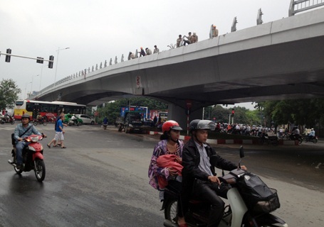 Phần lớn hạng mục cây cầu dầm thép lớn nhất Hà Nội đã hoàn thành