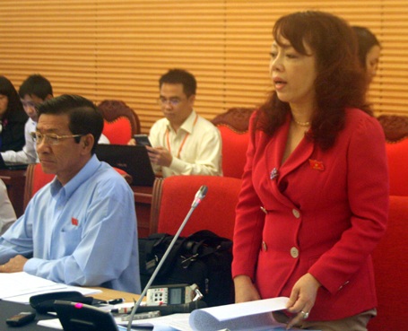 Bộ trưởng Bộ Y tế Nguyễn Thị Kim Tiến phát biểu tại tổ
