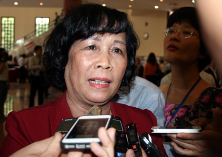 Bộ trưởng Bộ LĐ-TB&XH Phạm Thị Hải Chuyền trao đổi với báo chí sáng 31/10