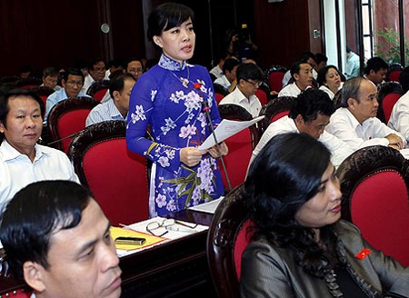 Lãng phí nghìn tỷ cũng chỉ bị... phê bình - 1 Nguyễn Thị Kim Thúy (đoàn TP Đà Nẵng) băn khoăn về việc xử lý trách nhiệm trong chống lãng phí