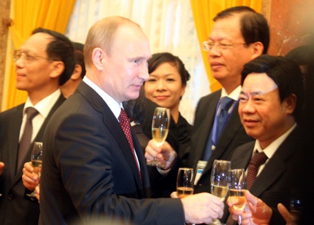 Tổng thống Nga Putin chúc mừng lãnh đạo các Bộ, ngành của Việt Nam sau lễ ký kết các văn kiện