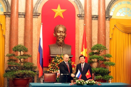 Tổng thống Nga Putin chúc mừng lãnh đạo các Bộ, ngành của Việt Nam sau lễ ký kết các văn kiện