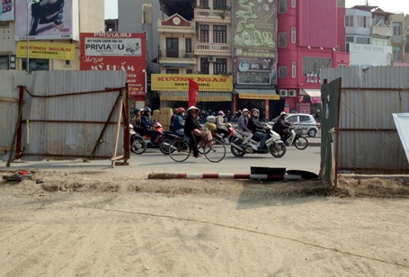 Nút giao thông Ô Chợ Dừa - Xã Đàn - Khâm Thiên thường xuyên ùn tắc giao thông vào giờ cao điểm