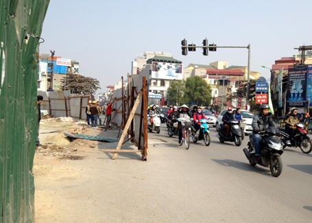 Đây là ngã 7 và được đánh giá là nút giao phức tạp nhất Hà Nội trong việc tổ chức giao thông