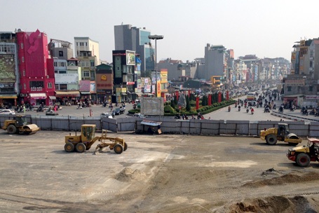 Đây là ngã 7 và được đánh giá là nút giao phức tạp nhất Hà Nội trong việc tổ chức giao thông