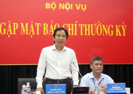Thứ trưởng Bộ Nội vụ Trần Anh Tuấn cho biết nhiều địa phương thi tuyển lãnh đạo