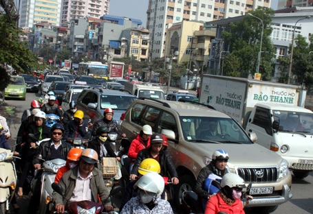 Đầu giờ chiều ngay 24/1, hàng vạn người đổ ra các tuyến đường về quê ăn Tết