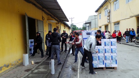 Trong kho hàng bị cháy có rất nhiều loại như sữa, nước uống và máy móc...