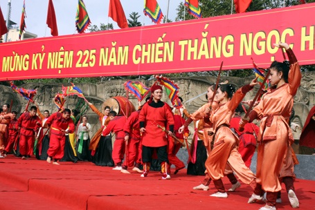 Trận chiến của vua Quang Trung được các nghệ sĩ tái diễn sinh động