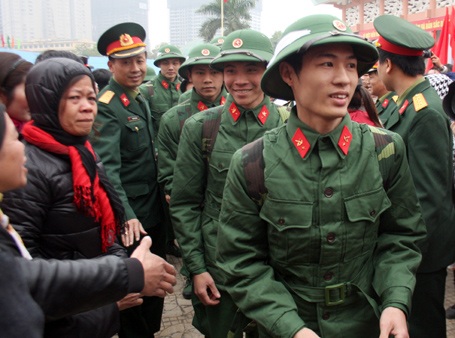 Bịn rịn chia tay người thân