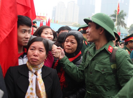 Thanh niên háo hức lên đường nhập ngũ