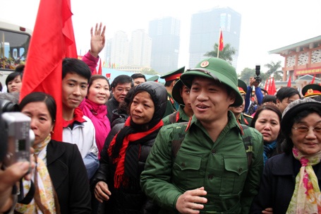 Thanh niên háo hức lên đường nhập ngũ