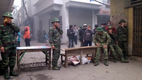 Hiện trường đổ nát sau đám cháy lớn tại Hà Đông - 3 Lực lượng chức năng phong tỏa hiện trường