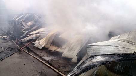 Khói bao chùm cả khu vực rộng lớn