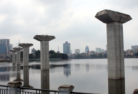 Đến nay, tuyến đường sắt trên cao đầu tiên của Hà Nội vẫn còn nhiều công trình chưa hoàn thành