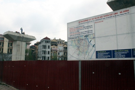 Sau 4 năm xây dựng người dân vẫn chưa thấy hình hài của tuyến đường sắt đô thị Hà Nội