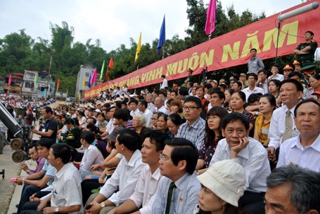 Gần 7h sáng bên trong sân đận vận trung tâm thành phố Điện Biên Phủ