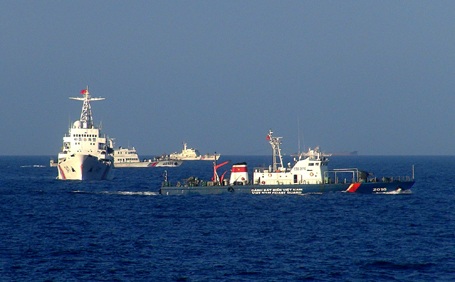 Máy bay trinh sát Trung Quốc lượn trên tàu Cảnh sát biển Việt Nam - 1 Máy bay trinh sát Trung Quốc bay quanh tàu Cảnh sát biển Việt Nam