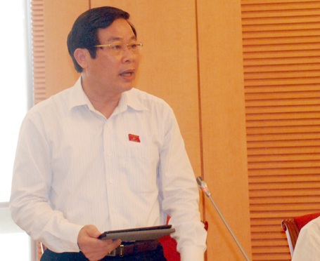 Bộ trưởng Bộ Thông tin và Truyền thông Nguyễn Bắc Son phát biểu tại buổi thảo luận tổ