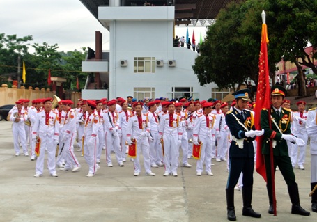 Các đội diễu binh, diễu hành đến sân vận động từ sáng sớm