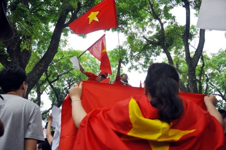 Người dân Hà Nội xuống đường yêu cầu Trung Quốc rút khỏi vùng biển Việt Nam