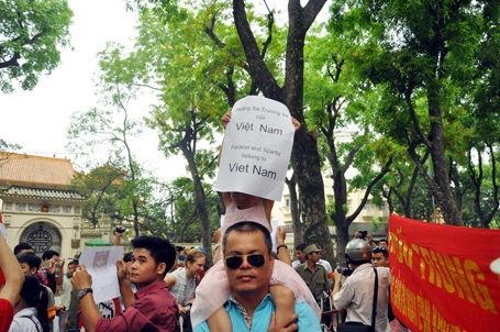Người dân Hà Nội xuống đường yêu cầu Trung Quốc rút khỏi vùng biển Việt Nam