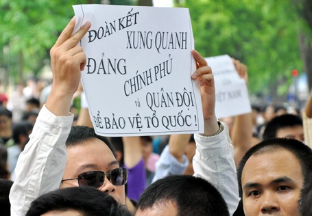 Người dân Hà Nội xuống đường yêu cầu Trung Quốc rút khỏi vùng biển Việt Nam