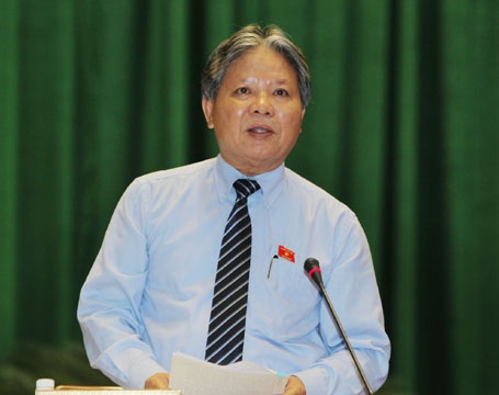 Bộ trưởng Bộ Tư pháp Hà Hùng Cường trả lời chất vấn