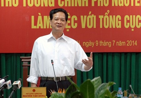 Thủ tướng: Loại khỏi ngành thuế những cán bộ nhũng nhiễu, tiêu cực - 1 Thủ tướng Nguyễn Tấn Dũng chỉ đạo đưa ra khỏi ngành những cán bộ thuế nhũng nhiễu, tiêu cực
