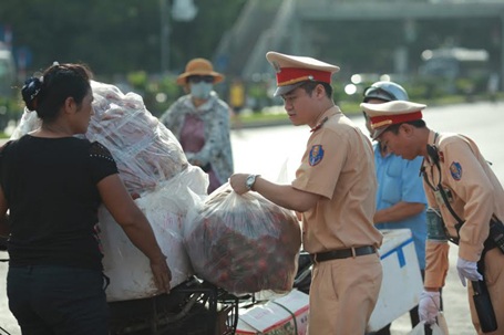 Việt Nam và những con tàu lớn! - 15 Hình ảnh đẹp của CSGT Hà Nội