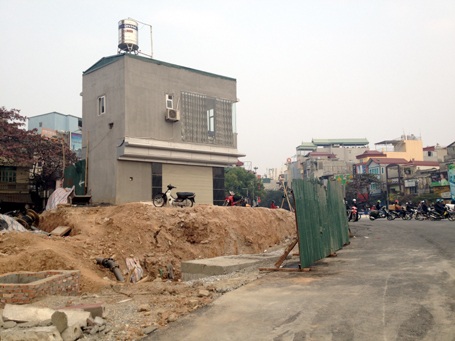 Đại biểu Nguyễn Hoài Nam không hiểu vì sao ngôi nhà 4 mặt tiền lại được xây dựng