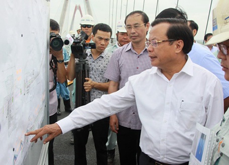 Việc đổi tên cầu Nhật Tân cần làm đúng quy trình - 1 Bí thư Thành ủy Hà Nội Phạm Quang Nghị kiểm tra tiến độ cầu Nhật Tân
