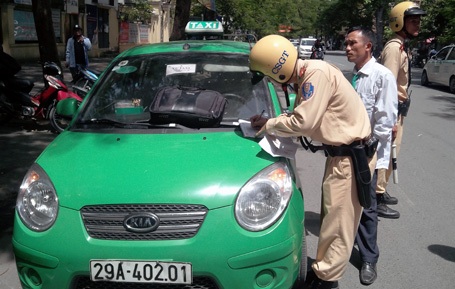 Hà Nội đang áp dụng biện pháp phạt nguội nhưng hiệu quả chưa cao
