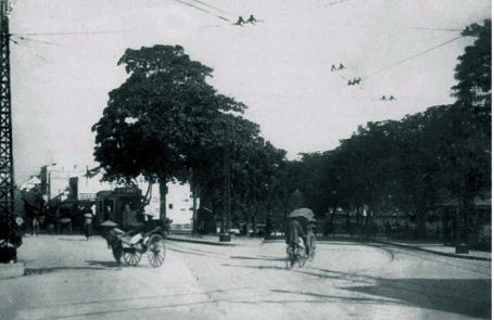 Nét thanh bình phố phường Hà Nội 100 năm trước - 12 Ngã năm bờ Hồ rợp bóng cây