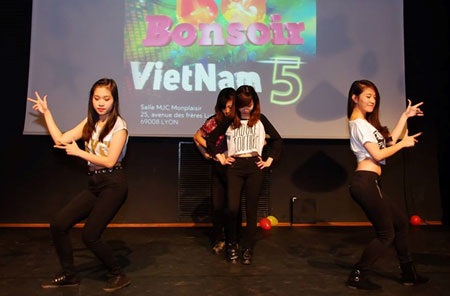 Ấn tượng Bonsoir Vietnam 5 - 5 Tiết mục trình diễn bài hát Le Festin trong bộ phim hoạt hình Ratatouille