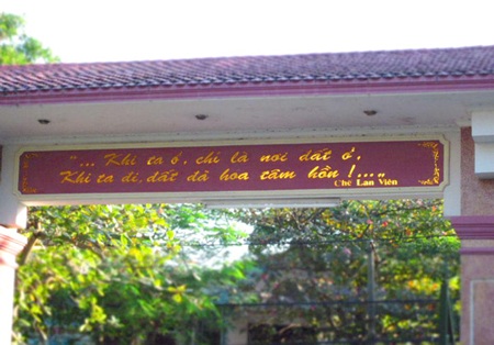 Thư trò cũ gửi từ nước Nga mùa tuyết… - 2 Cổng trường, tiếng lòng của những đứa trò xa…