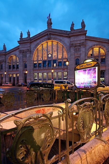 Những địa điểm nổi tiếng ở Paris qua những bộ phim - 2 Chợ tem Carré Marigny