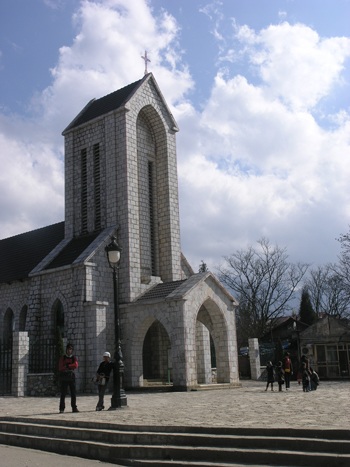 Nhà thờ đá cổ là biểu tượng của vùng du lịch Sa Pa